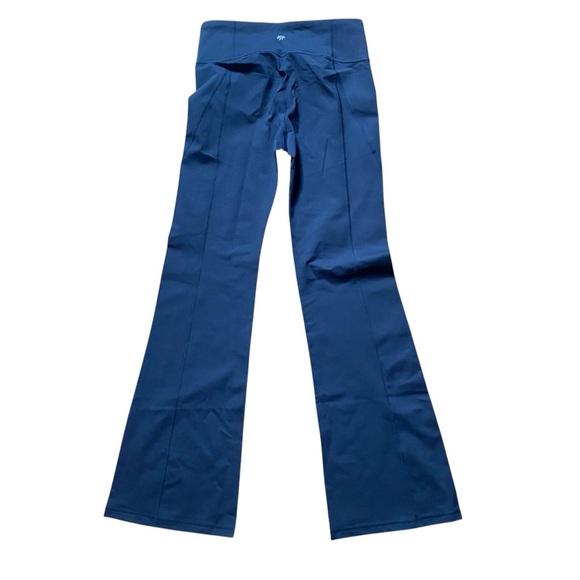 Athleta Revelation Pant Navy Power Pilayo® Fabric Size M NWT - Picture 3 of 7